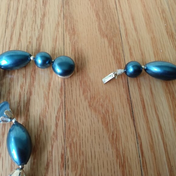 Vintage Blue Gold Beaded Necklace Retro Plastic Mid-Century Made in Hong Kong - Picture 10 of 12